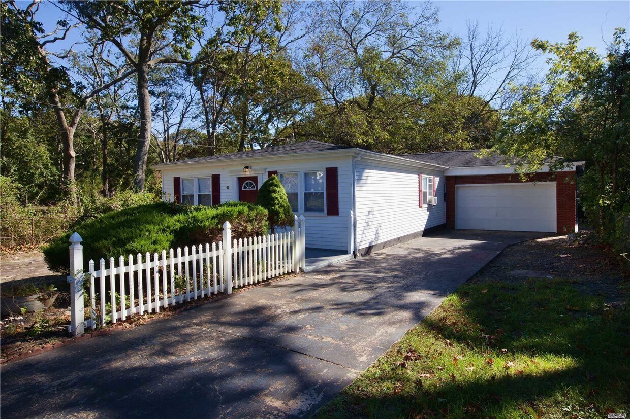 Foto principal - 54 Oakdale Ave