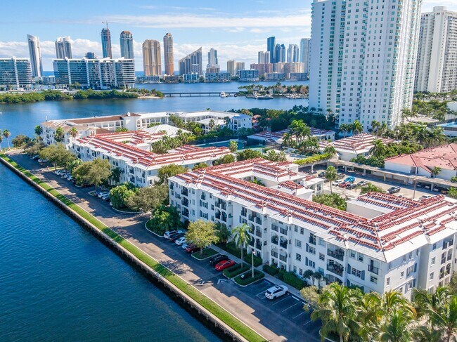 Foto del edificio - 3215 NE 184th St