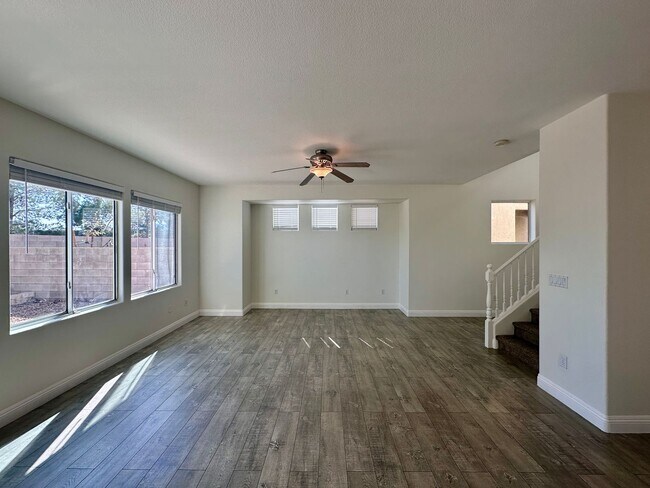 Foto del edificio - 4 BED 3 BATH HOME W/BONUS ROOM IN GATED COMMUNITY