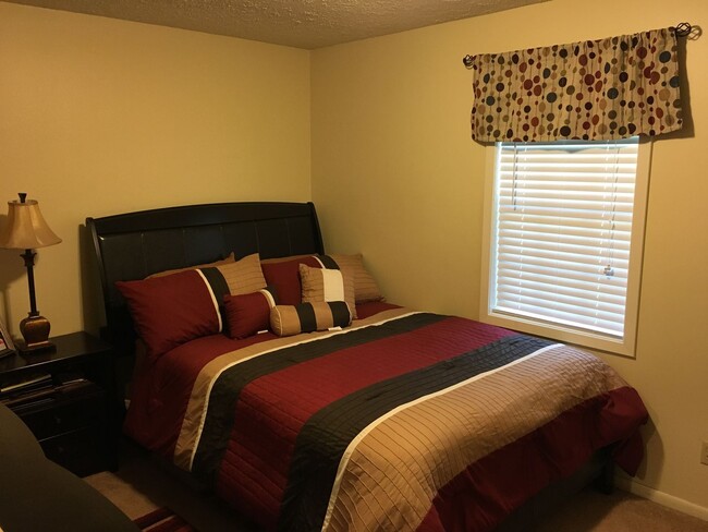 Building Photo - 5 BR 3 full BA House