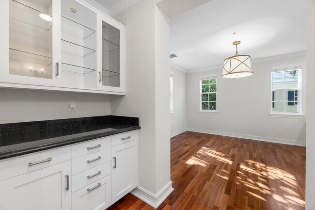 Foto del edificio - 310 Tuxedo Ln