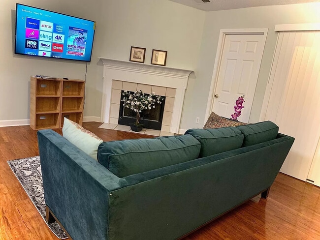 Building Photo - Room in Single Family Home on Tom Hunter Rd