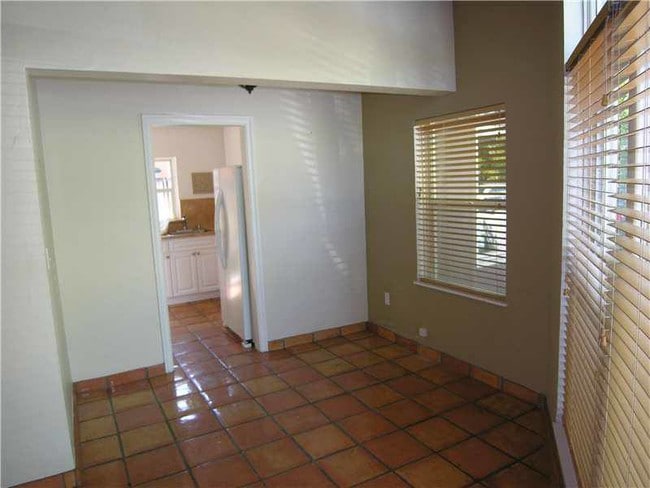 Building Photo - 312 NE 16th Terrace