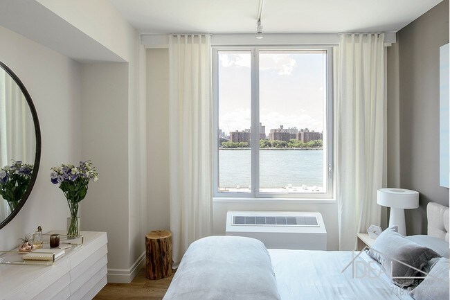 Building Photo - 320 Kent Ave