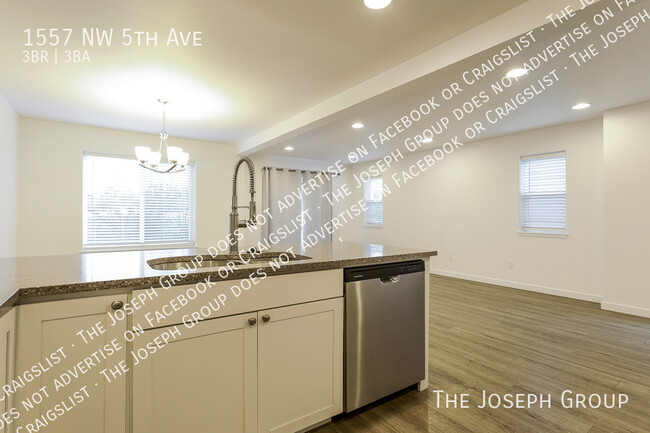 Building Photo - 1557 NW 5th Ave