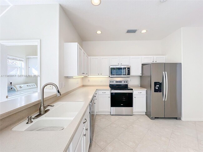 Building Photo - 4874 Sabal Lake Cir