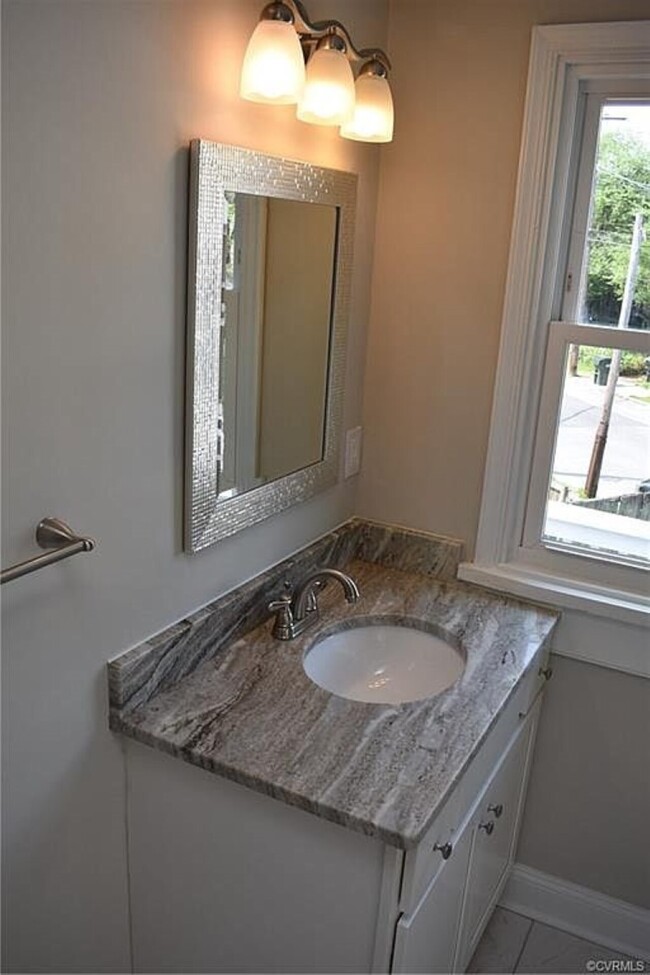 Building Photo - 524 Brook