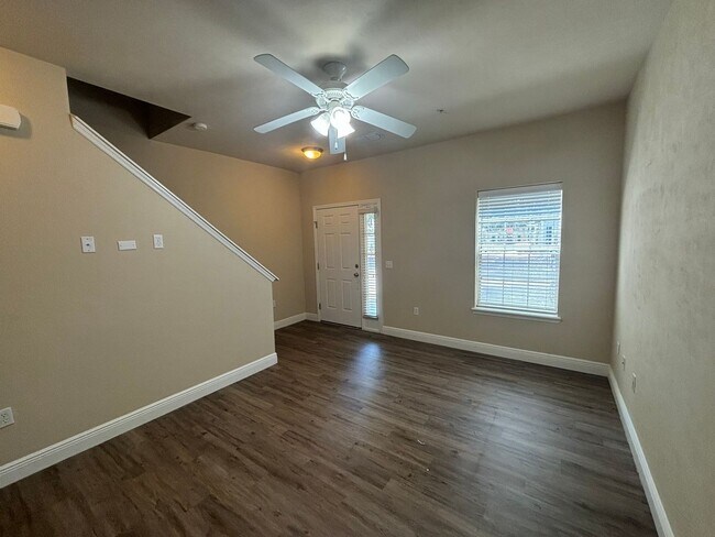 Building Photo - Chase Hollow #95 - Pet Friendly!