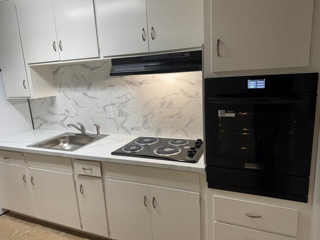 Foto del edificio - 2070 Latham St