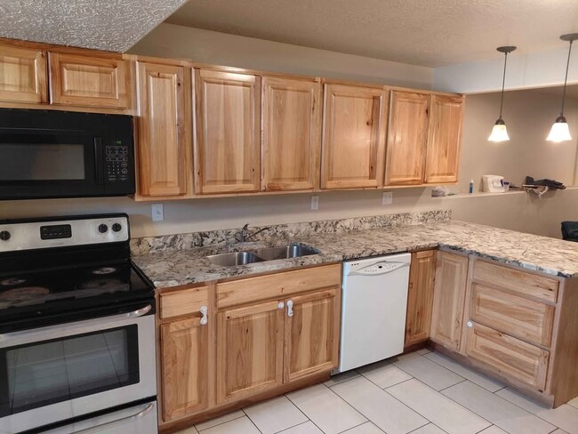 Building Photo - 2090 Theresa Cove
