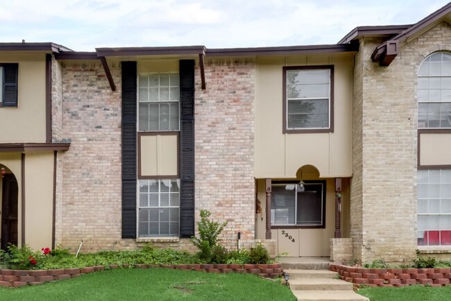 Foto del edificio - 2304 Long Ridge Ln