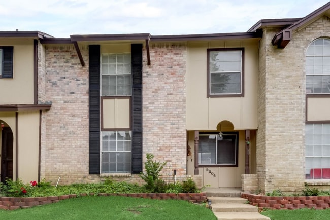 Photo - 2304 Long Ridge Ln (Arlington, TX) Townhome