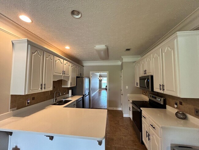 Building Photo - 2908 Country Club Dr