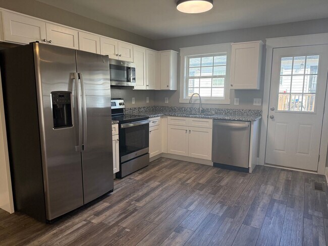 Foto del edificio - Beautiful 2 bed 1 bath Duplex