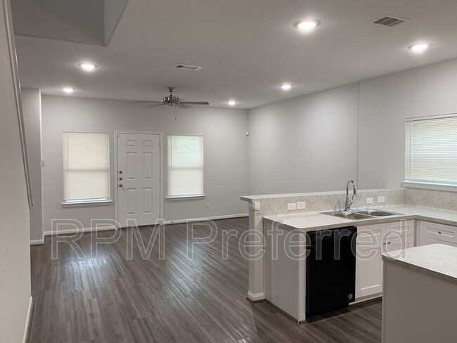 Foto del edificio - 7522 E Maxroy St
