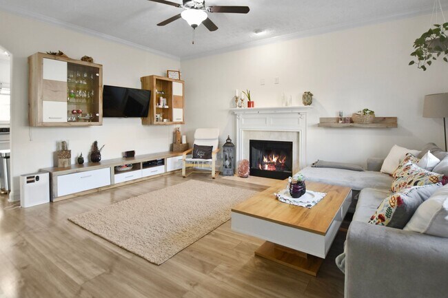 Foto del edificio - Pet Friendly Three Bedroom with Bonus!