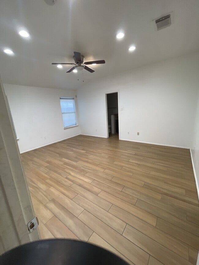 Building Photo - 8111 Sanford St