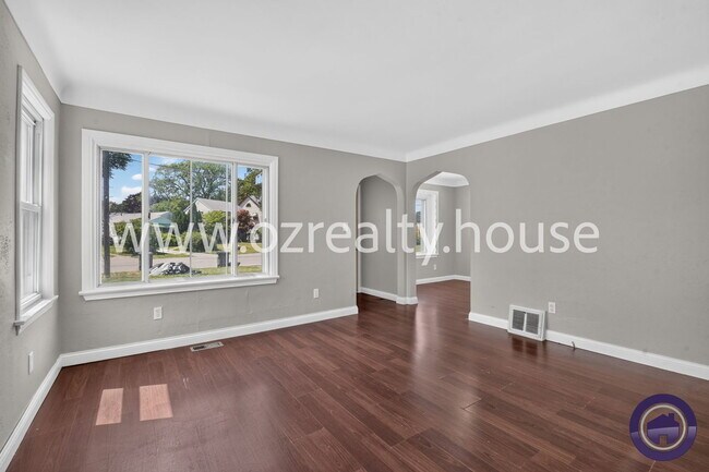 Foto del edificio - 3434 Bellevue Rd