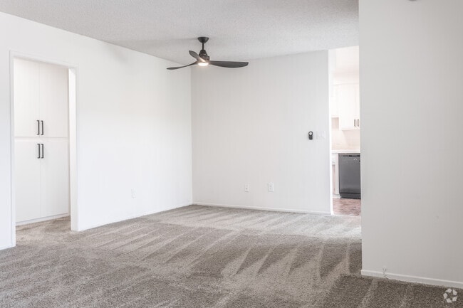 2BR, 2BA - 1,038-1,187SF - Dining Room - 21025 Victor St.