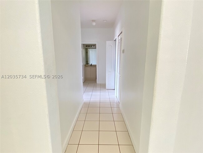 Building Photo - 1658 SE 28th Ct