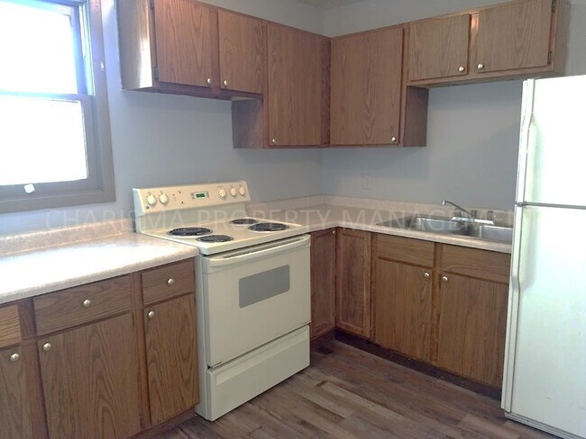 Building Photo - 209 S Lake Ave