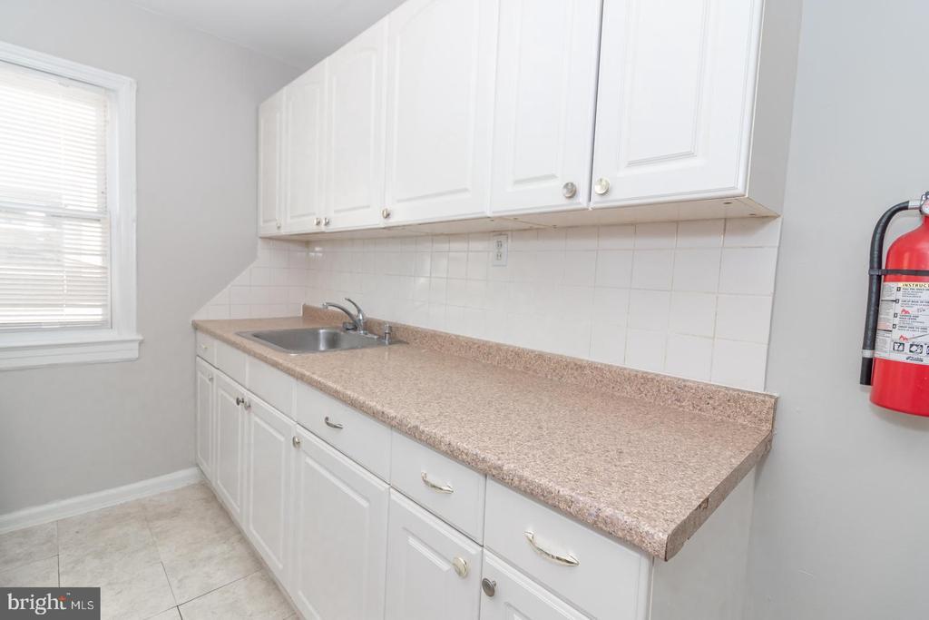 Primary Photo - 123 Moffatt Ave