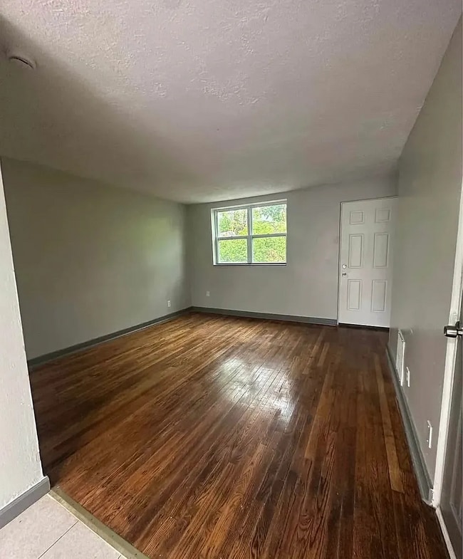 Building Photo - 1-3 bedroom garden style & townhouse