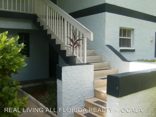 Building Photo - 572 Fairways Ln
