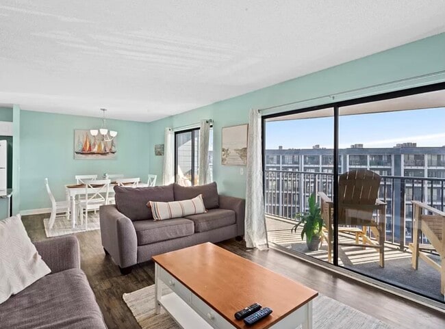 Walk into your condo and this bright & sunny open floor plan awaits you! - 5905 S Kings Hwy