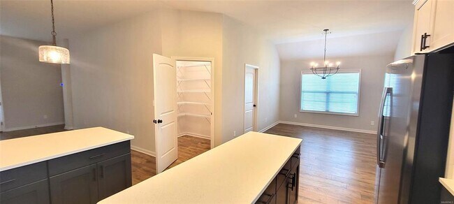 Building Photo - 844 Hedgefield Way