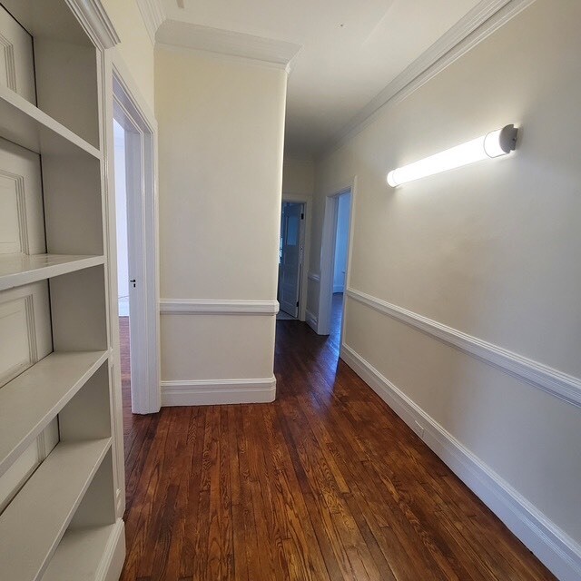 Building Photo - 10 S Cottenet St