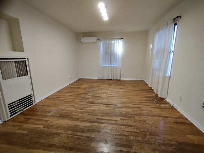 Sala de estar - 4265 Sawtelle Blvd