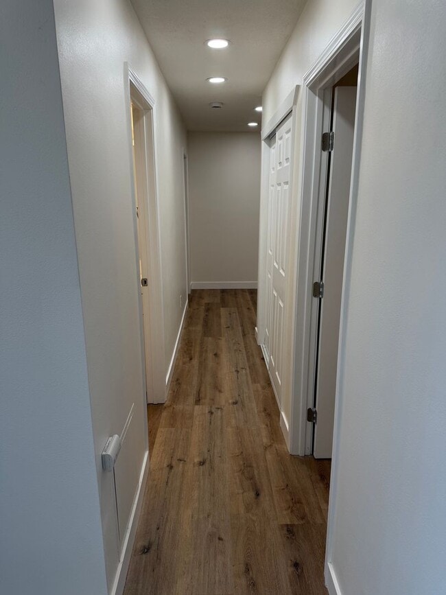 Building Photo - Newly remodeled