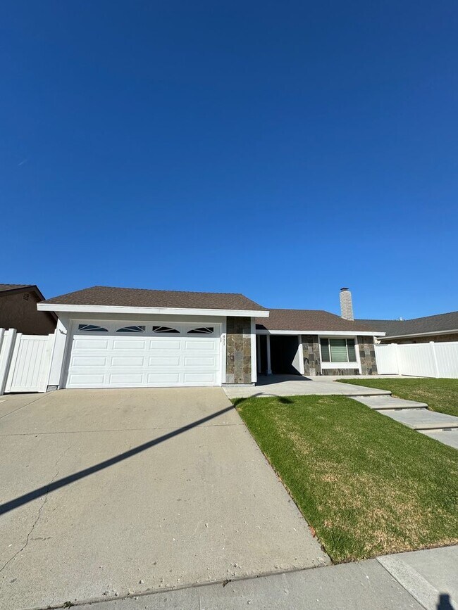 Building Photo - Single Family Home for Rent Oxnard