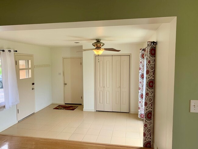 Building Photo - 14865 Pershing Dr