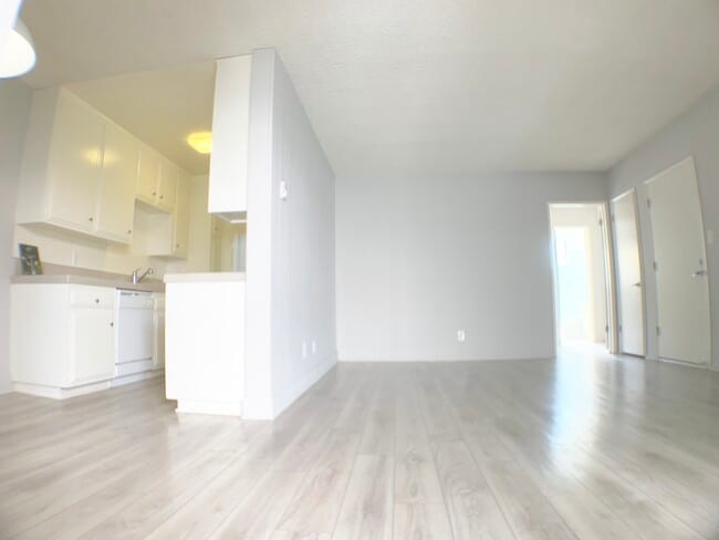 Building Photo - 1415 S Bundy Dr