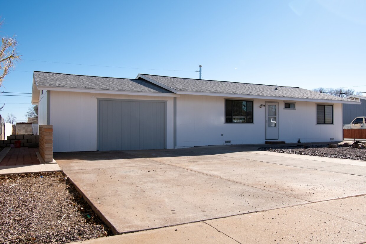 102 1st St, Huachuca City, AZ 85616 - House Rental in Huachuca City, AZ ...