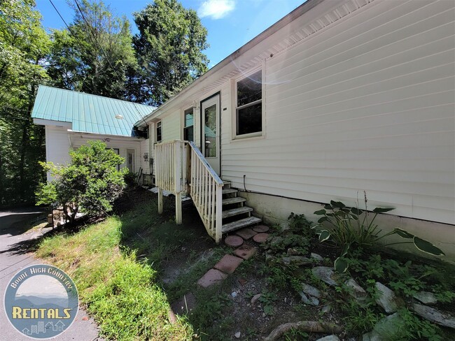 Building Photo - Two Bedroom Duplex Located on Shulls Mill ...