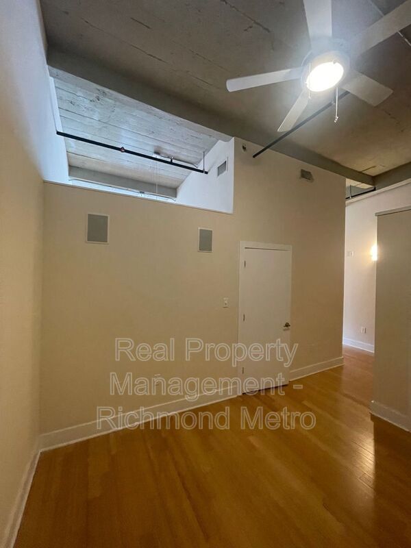 Building Photo - 815 Perry St