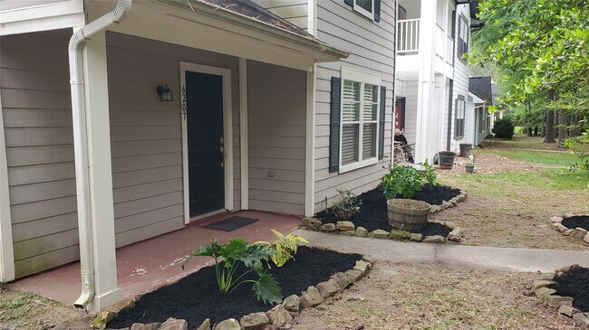 Foto del edificio - 6207 Spruce Bough Ct