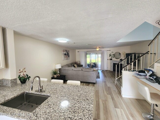 Building Photo - 7701 Baymeadows Cir W