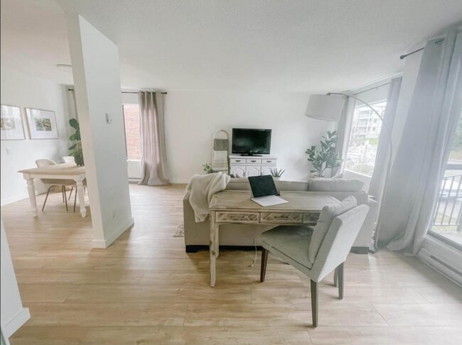 Photo du bâtiment - 430-430 Stewart Ave