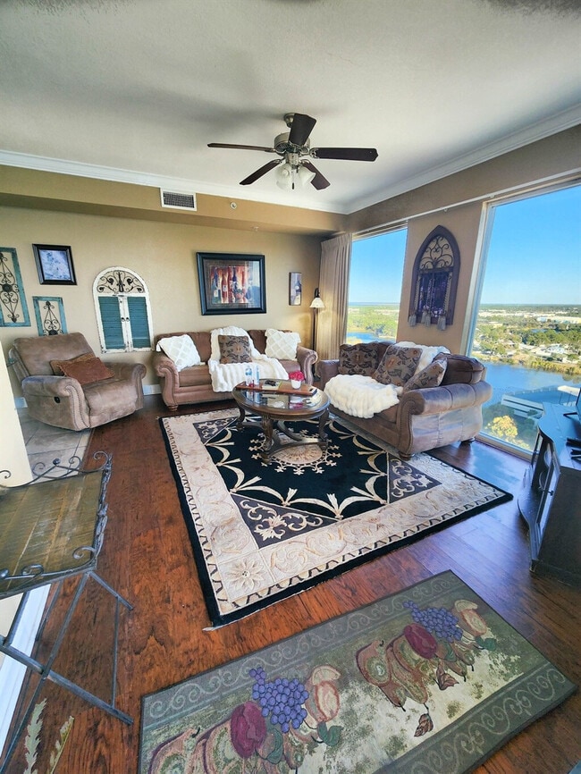 Building Photo - 16819 Front Beach Rd