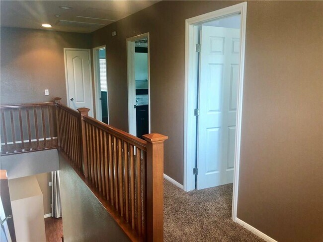 Building Photo - 16748 Broadmoor Way