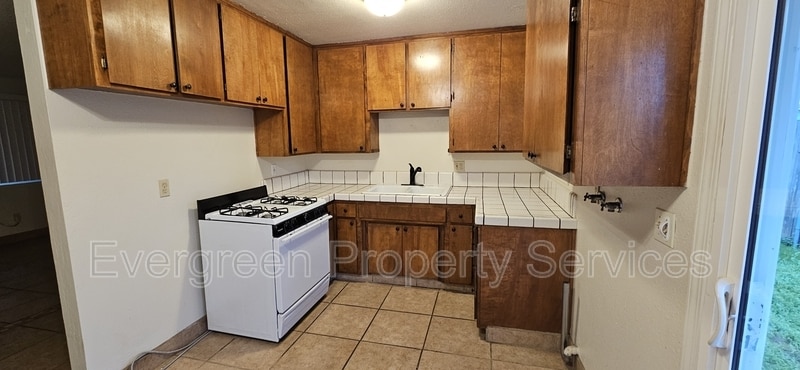 Primary Photo - 10324 S White Rock Rd