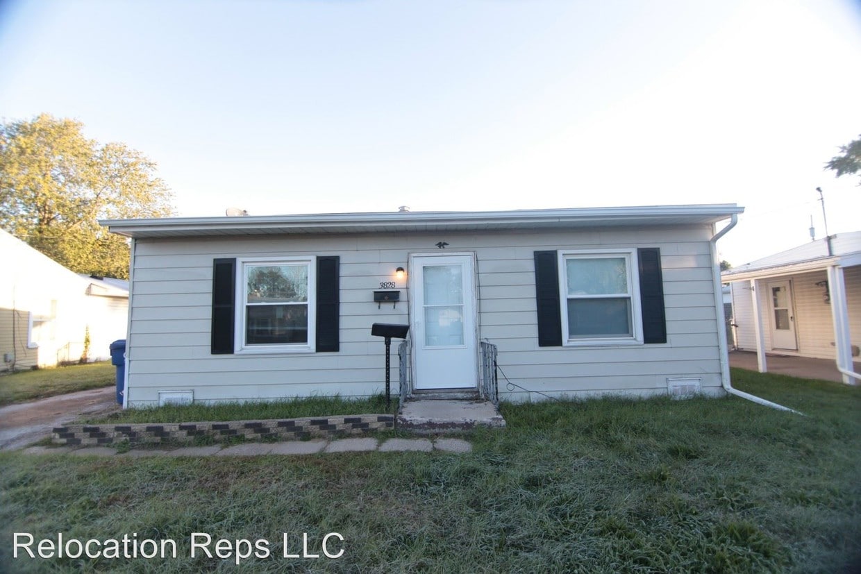 Primary Photo - 2 br, 1 bath House - 3828 Keota Ave.