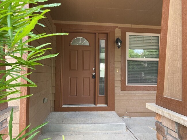 Building Photo - Sprawling Two-Story Home w/ Finished Basement in Maple Hill