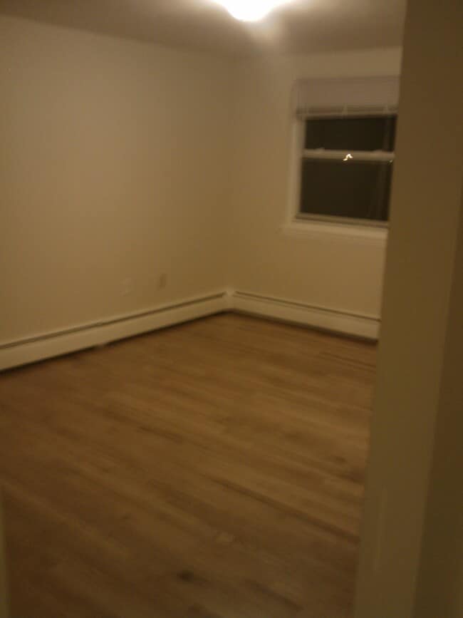 Building Photo - 44 Silver Ln