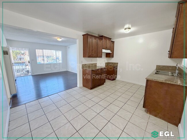 Building Photo - 126 Jullien St