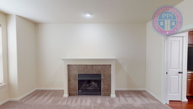 Building Photo - Orenco Townhouse - Walk to Intel! Central ...